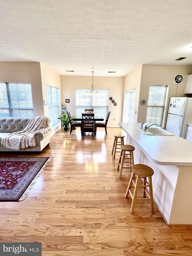 9812 Feathertree Terrace Unit 22, Montgomery Village, MD 20886 Room for Rent in Montgomery