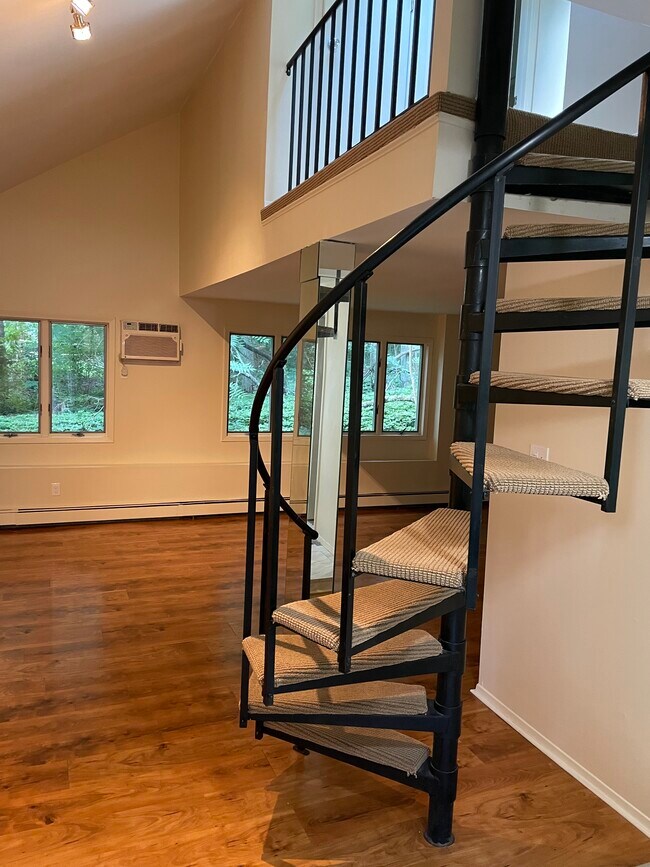 View from entrance inside - 504 Harbor Rd