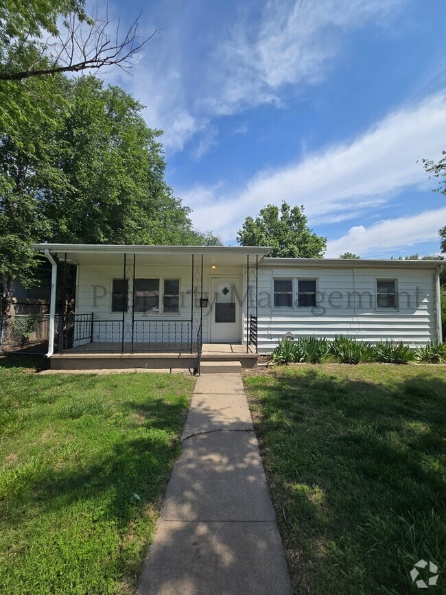 Building Photo - 2204 W Grant St
