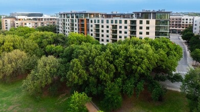 Building Photo - Encore Lakeside