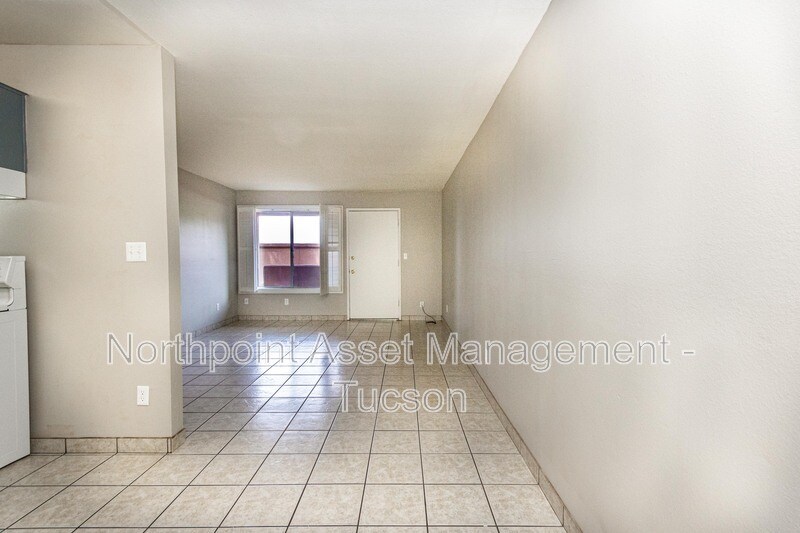 Primary Photo - 3993 N Campbell Ave