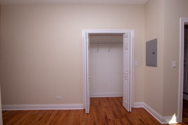 Foto del edificio - 4001 W Armitage Ave