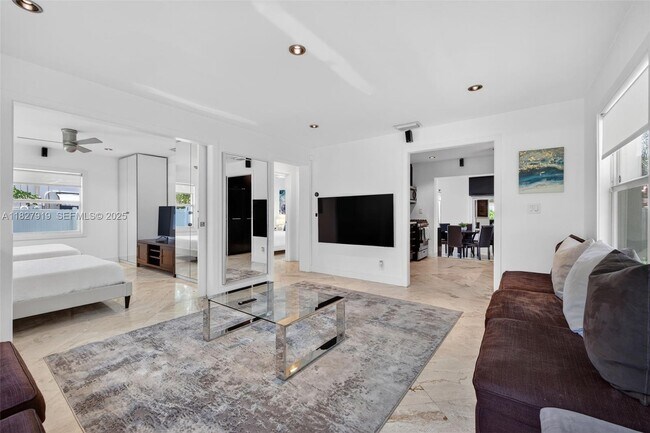 Building Photo - 1622 Mayo St