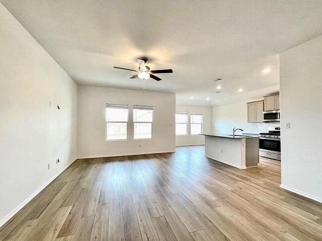 Building Photo - 431 Sebring Cir