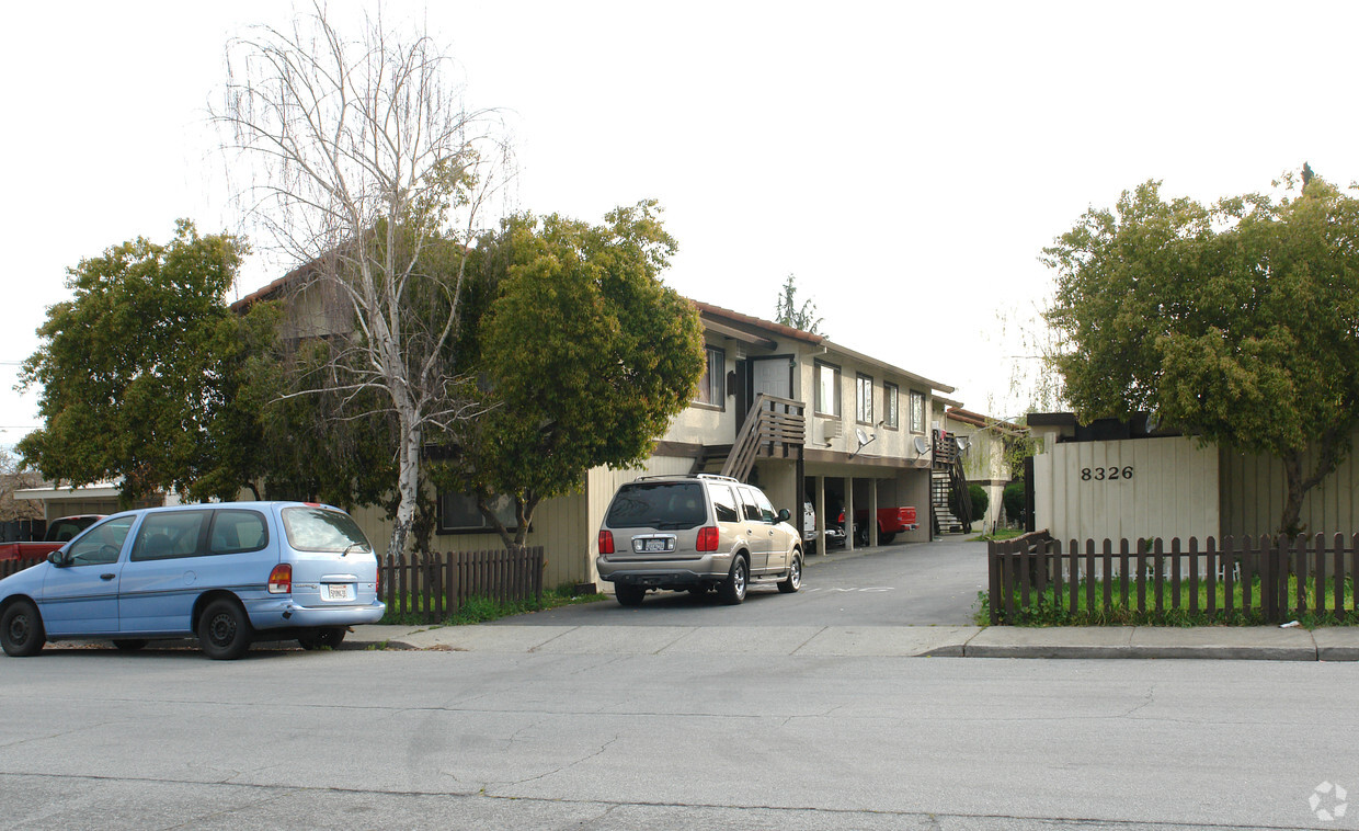 Foto del edificio - 8323 Forest St