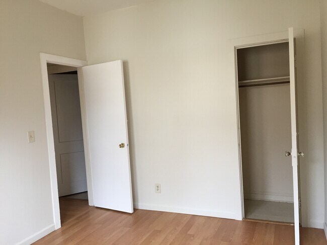 bedroom - 61 Lake Dr