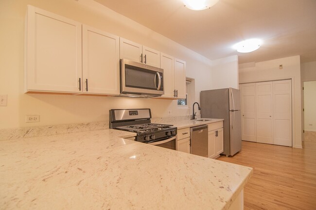 Building Photo - 954 N Honore St