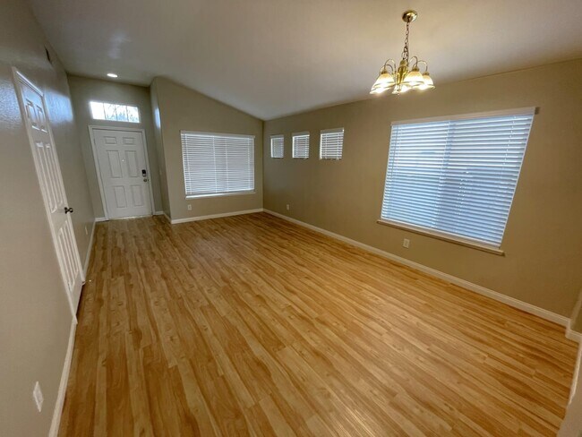Foto del edificio - 7120 Lyndale Cir