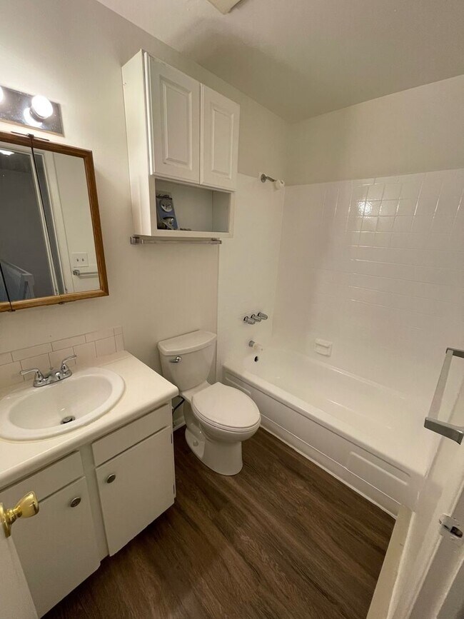 Building Photo - Newly Renovated 2 Bedroom with Attached Ga...