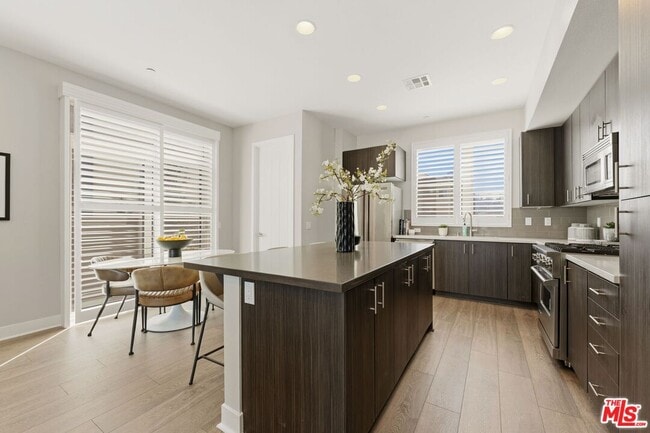 Foto del edificio - 2753 Waverly Dr