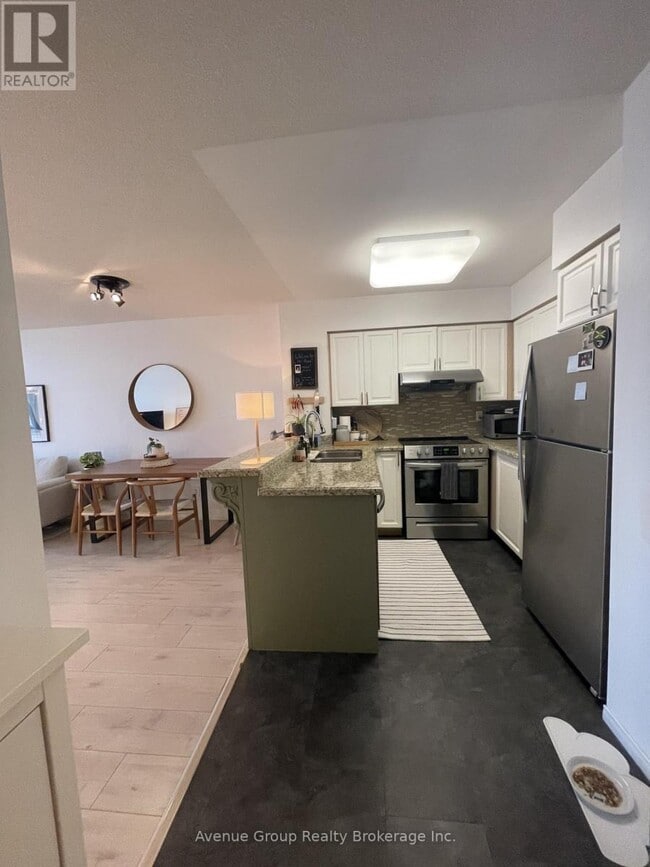 Building Photo - 750 Bay St.