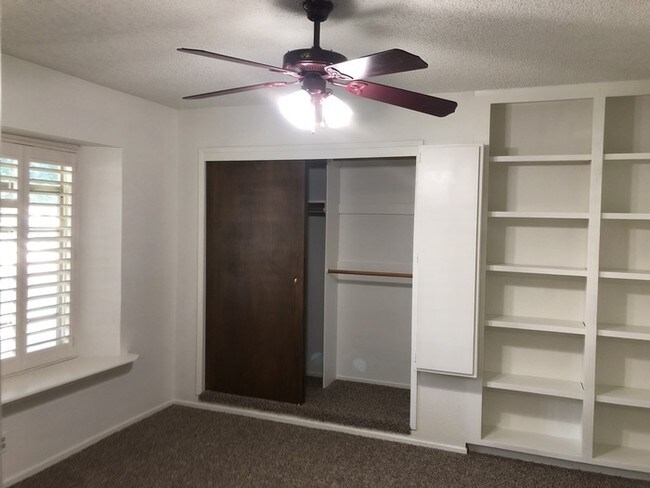 Foto del edificio - 5941 S Land Park Dr