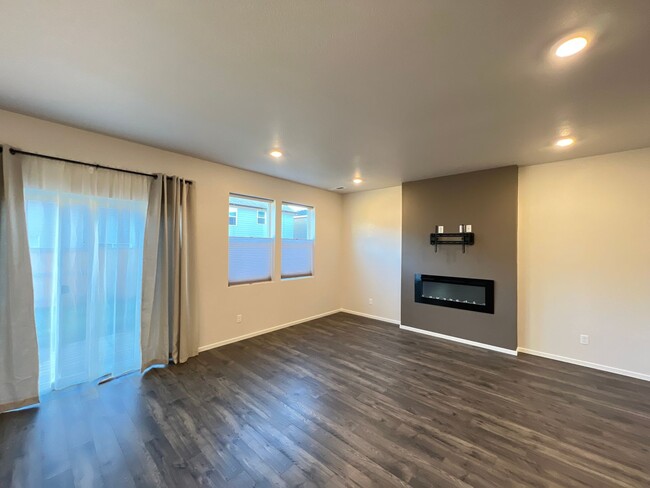 Building Photo - Pet Friendly 2022 Marcola Meadows Four Bed...