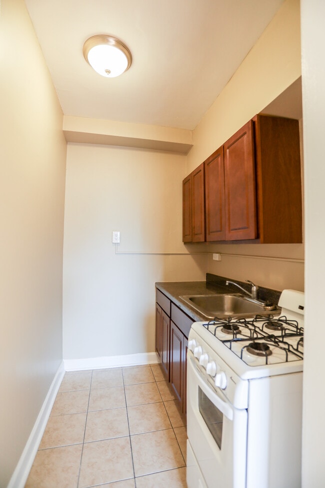 Building Photo - 1108 W Rosemont Ave