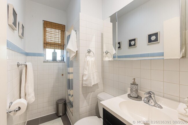 Foto del edificio - 1620 NE 8th St