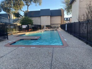 Building Photo - 8431 Hearth Dr