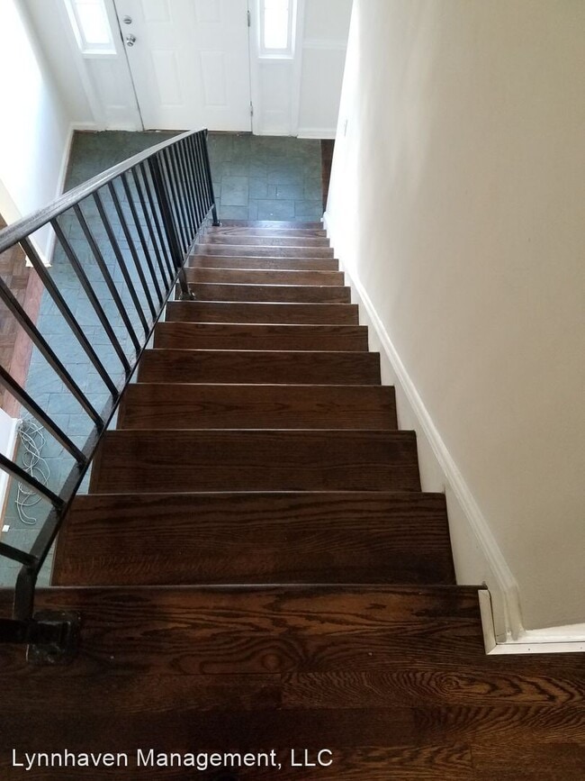 Building Photo - 4 br, 2.5 bath House - 112 Sacramento Dr