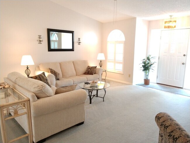 Foto del edificio - 3177 E Village Dr
