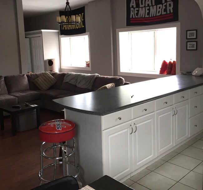 Building Photo - 216 Front St N