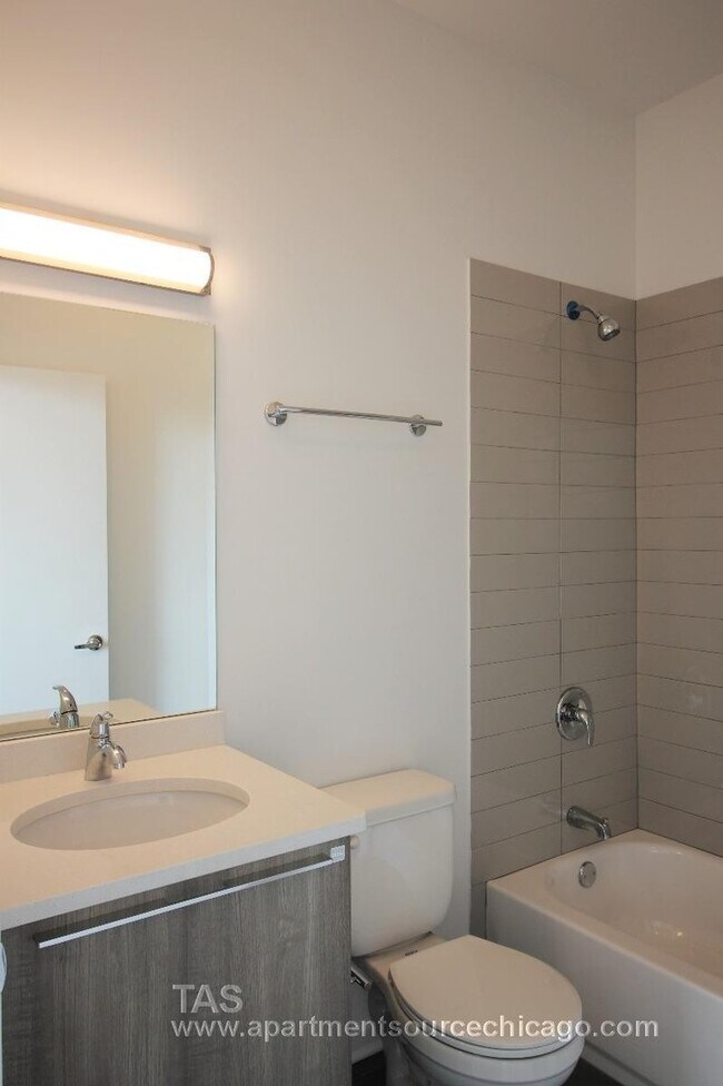 Foto del edificio - Loft-style condo-quality 2 Bed/2 ba IN UNIT LAUNDRY!!