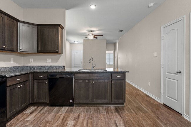 Building Photo - 807 Hamilton Pk Dr