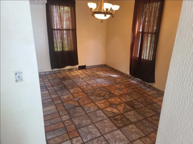 Building Photo - 703 Elkton St