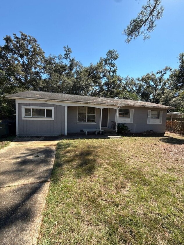 4/2 House on Atkamire Drive, large yard! A... - 4/2 House on Atkamire Drive, available now!