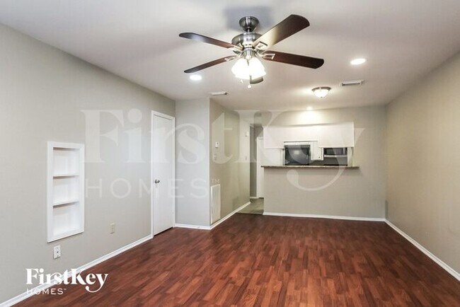 Building Photo - 9 W Bigelow Oak Ct