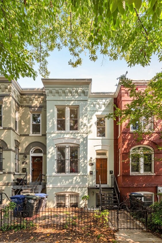 Foto principal - 1037 5th St NE