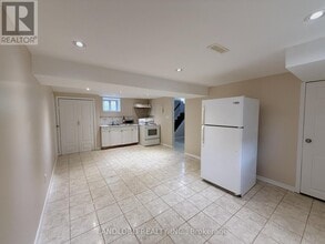 Building Photo - 220 Ellington Dr