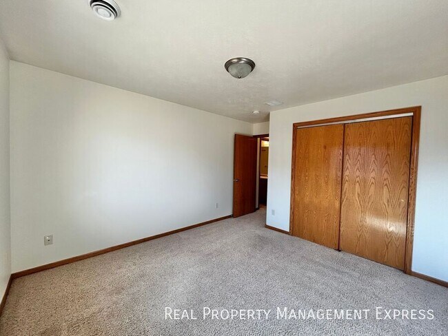 Foto del edificio - Cozy 1 Bedroom 1 Bathroom Townhome in Bran...