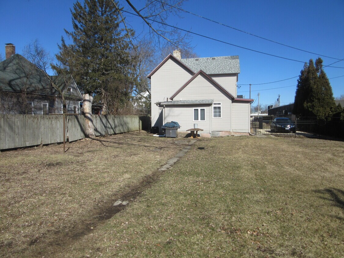 105 W Vine St, Champaign, IL 61820 House Rental in Champaign, IL