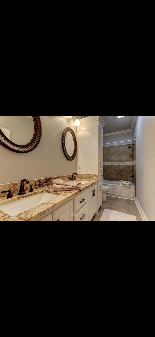 Building Photo - 505 N Montauban Dr