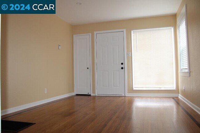 Building Photo - 649 18th St