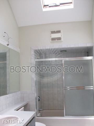 Building Photo - 253 N Harvard St