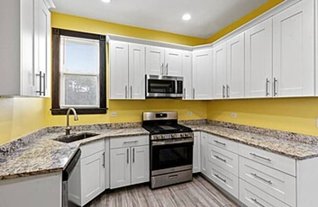 Building Photo - 1826 S Drake Ave