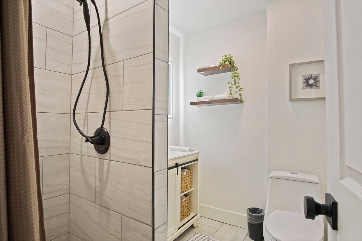 Foto principal - 2809 Pembroke Terrace