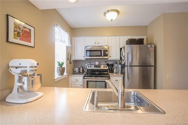 Foto del edificio - 70 Old Town Rd