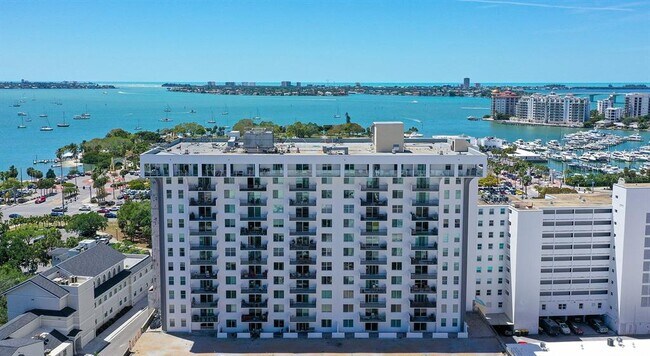 Foto del edificio - 101 S Gulfstream Ave