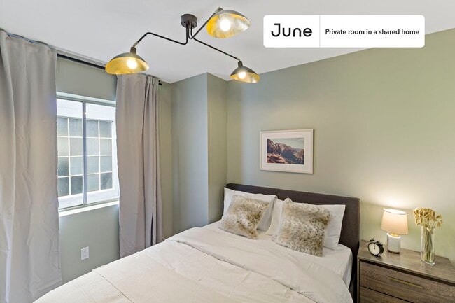 Foto del edificio - Room in Shared 5 bed/3.5 bath home