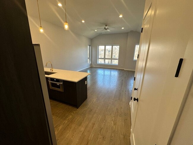 Building Photo - 3936 S Indiana Ave