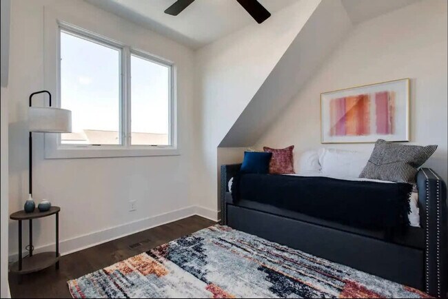 Building Photo - 3206 West End Cir