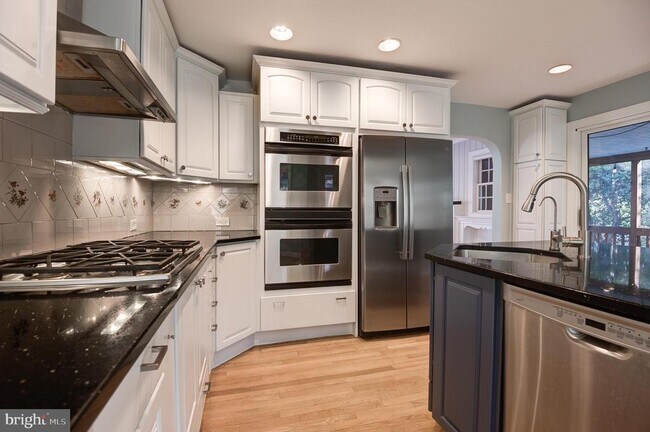 Foto del edificio - 403 W Rosemary Ln