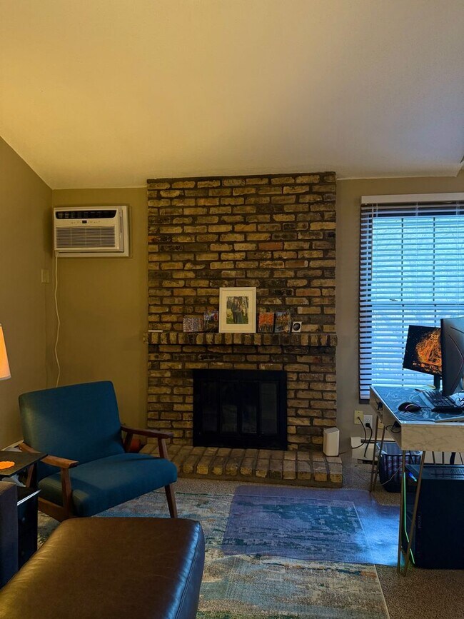 Building Photo - 928 Westbrooke Way