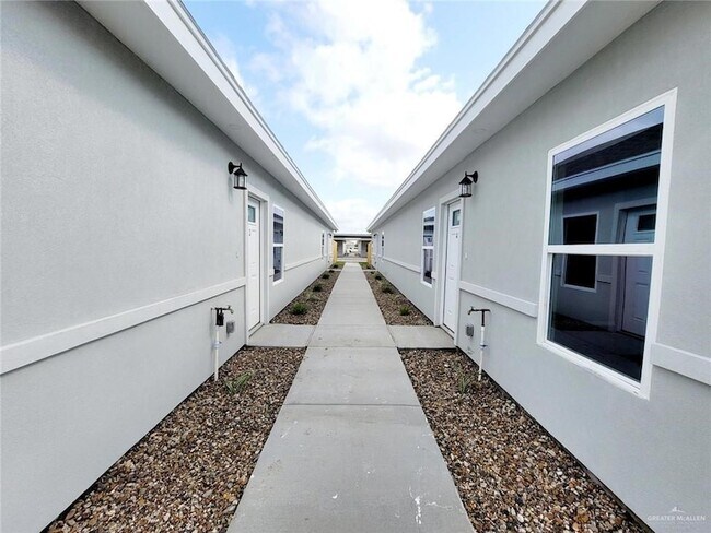 Building Photo - 2109 Stauffers St