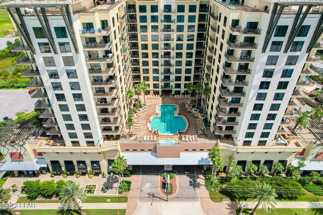 Foto del edificio - 15100 Front Beach Rd