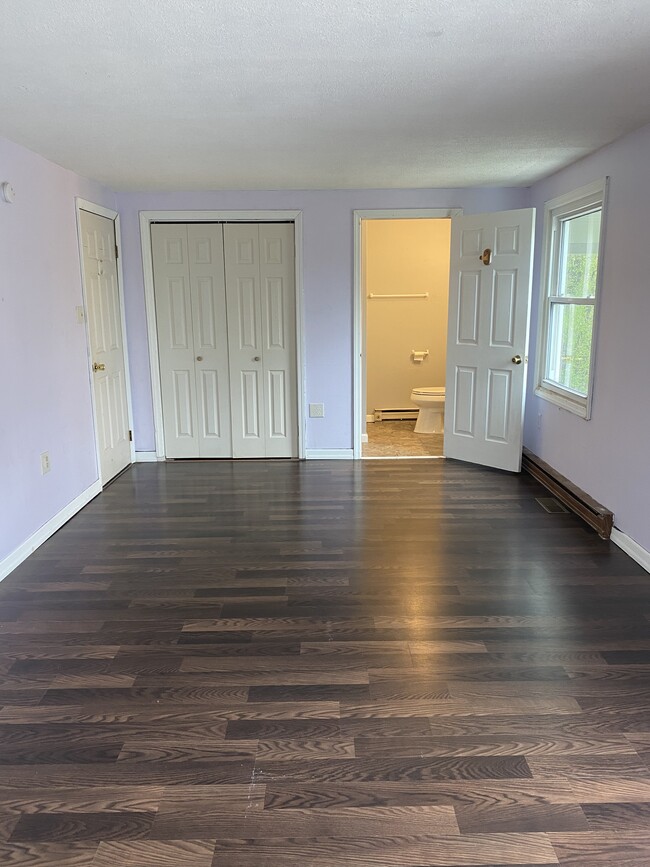 Master bedroom - 435 Attig Rd