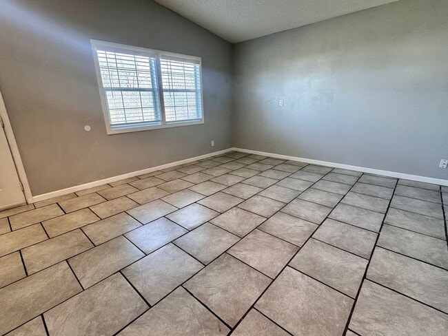 Building Photo - Charming 3-bedroom, 1-bath home featuring an attached carport and a fully fenced backyard—perfect...