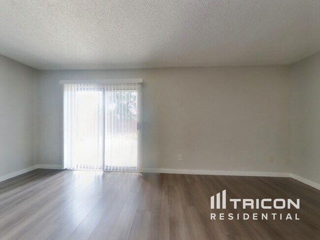 Foto del edificio - 1678 Maywood Dr
