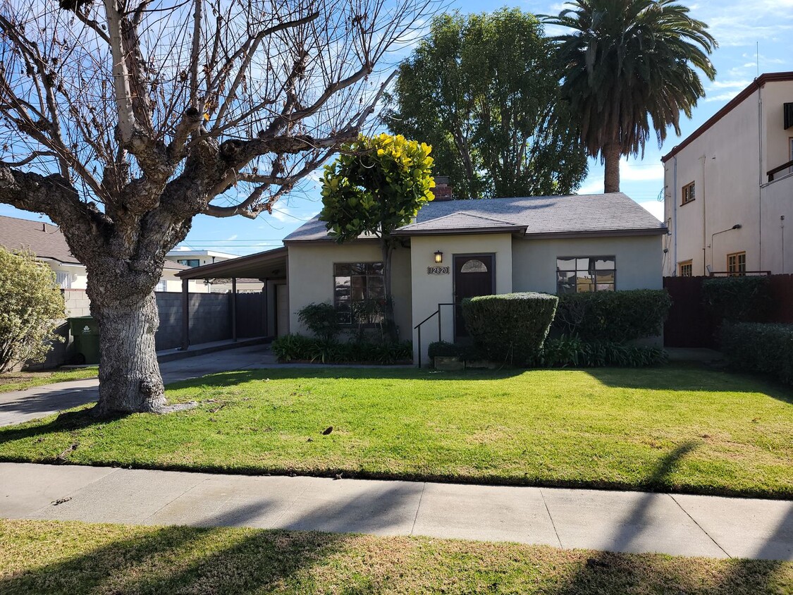 Primary Photo - Charming Single Family Home with Spacious ...